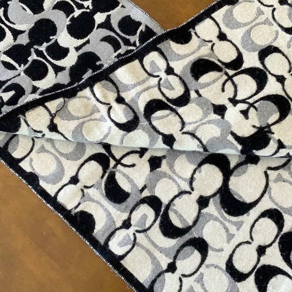 Coach Monogram Scarf - Picture 4 of 4